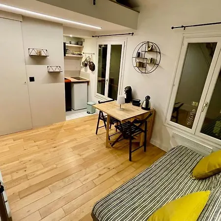 Joli Studio 18m2 En Plein Coeur Du Marais A ! *