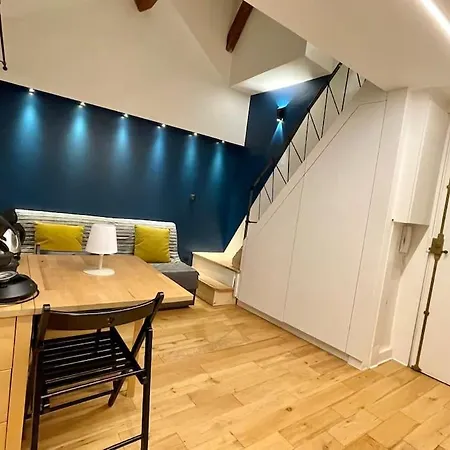 شقة Joli Studio 18m2 En Plein Coeur Du Marais A !