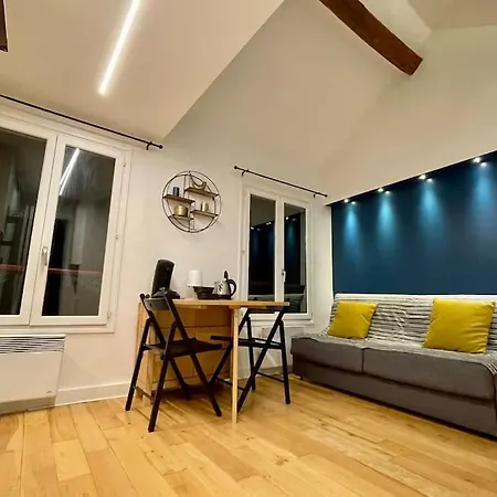 Joli Studio 18m2 En Plein Coeur Du Marais A ! * باريس
